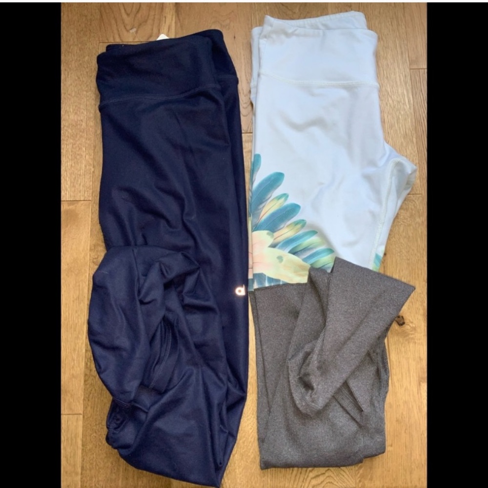 2 ALO Leggings
